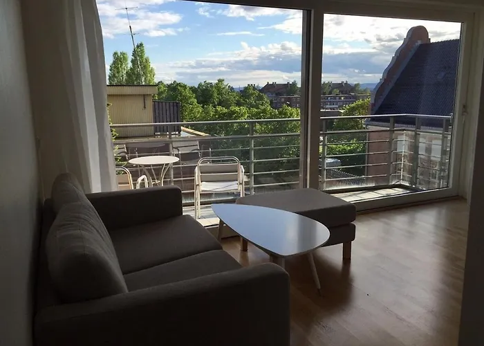 Sunny Balcony, Central, Fresh Lägenhet *